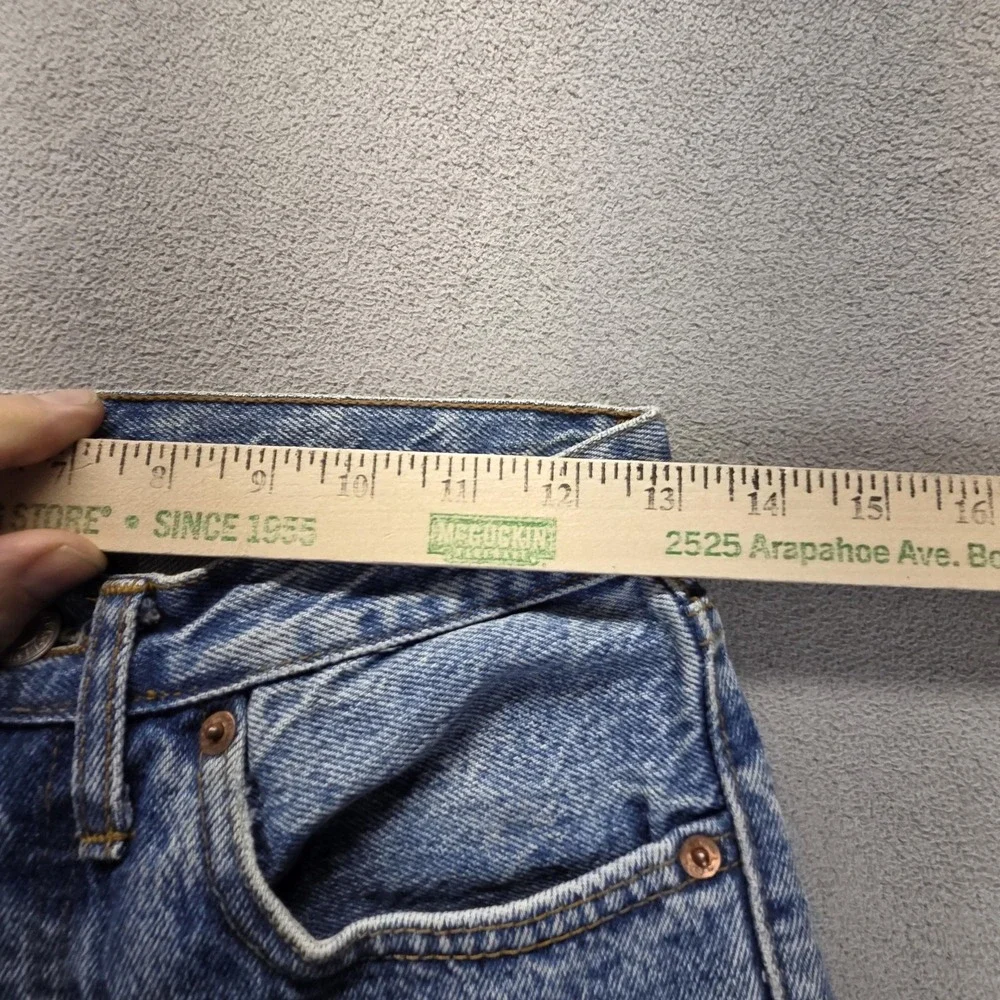 Levis fit thigh